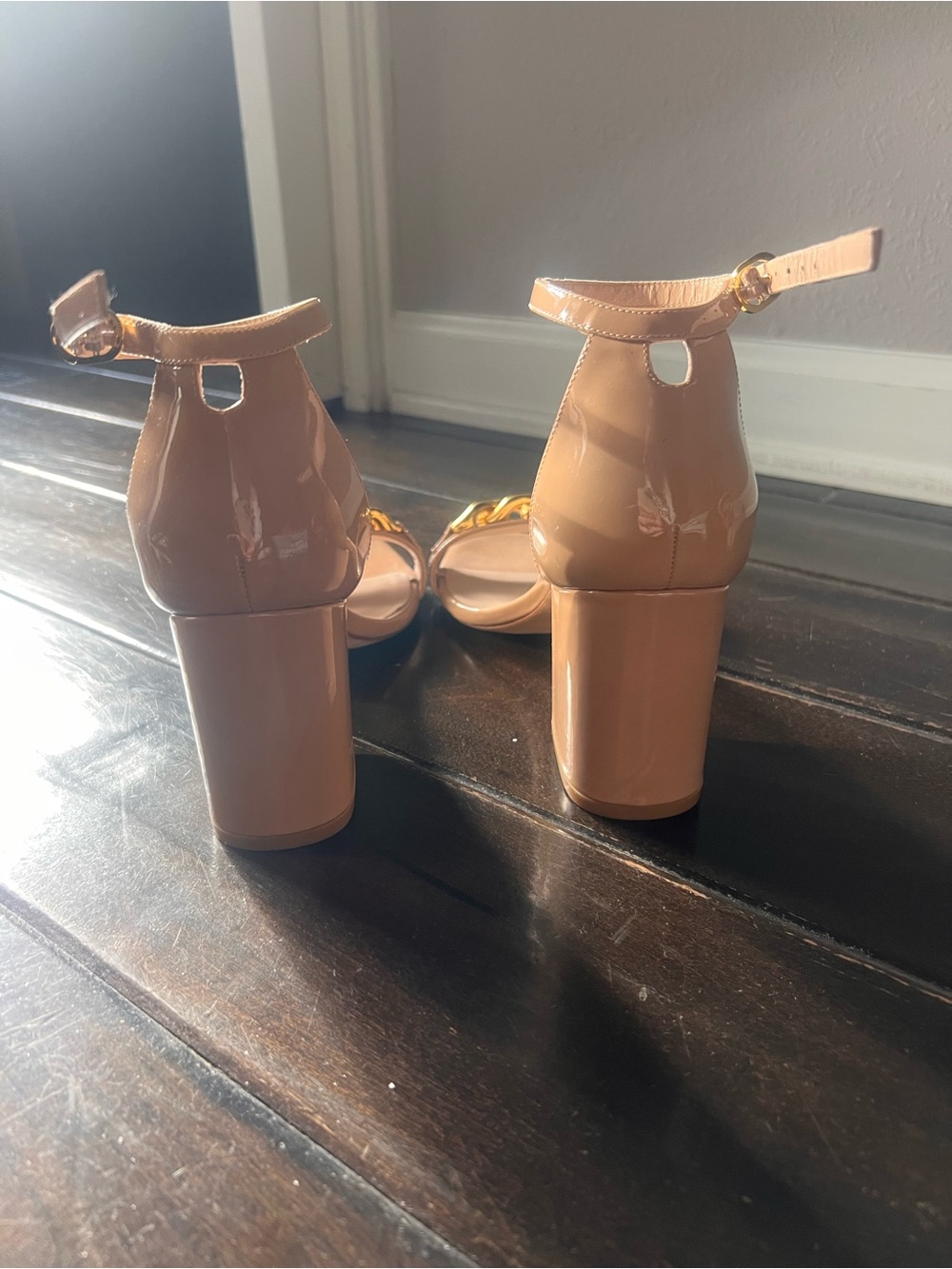 Stuart Weitzman Nude tan Gold Amelina chunky chain Block Heels Sandals size 10 - Picture 6 of 11